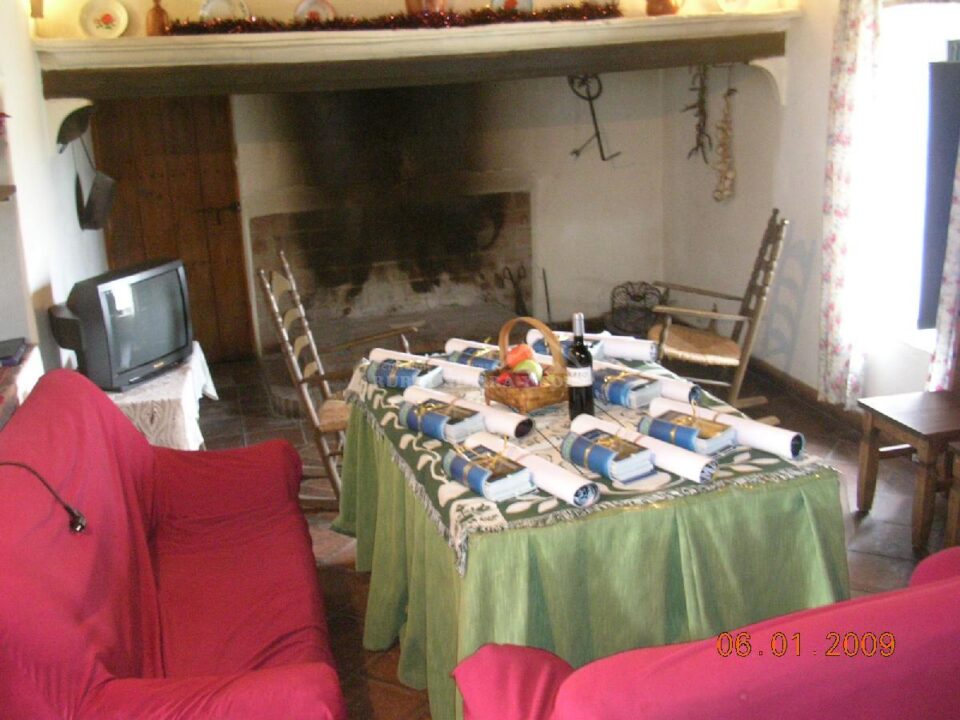 Cortijo con chimenea y barbacoa, en Azuaga - Imagen 41