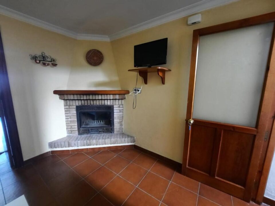 Acogedor alojamiento rural en Zahara de la Sierra con chimenea - Imagen 8