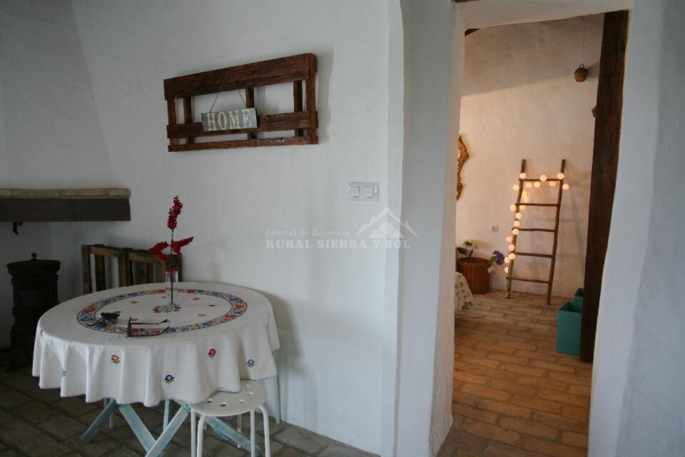 Acogedora Casa Rural en Villanueva del Río y Minas, con piscina - Imagen 4