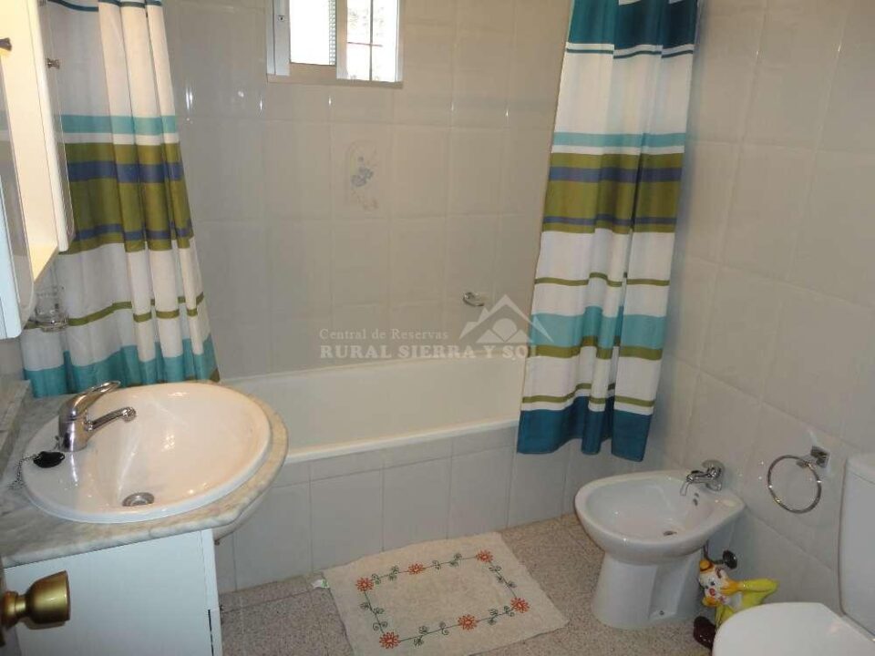 Maravillosa Casa Rural en Ubrique con piscina, chimenea y barbacoa - Imagen 3