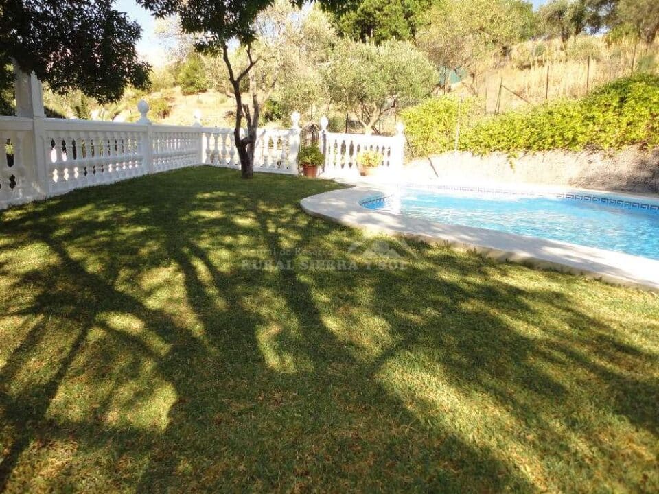 Maravillosa Casa Rural en Ubrique con piscina, chimenea y barbacoa - Imagen 13