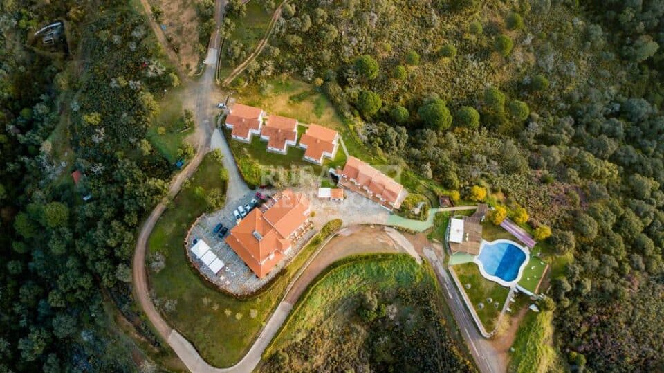 Complejo Rural en el Parque Natural de la Sierra de Aracena y Picos de Aroche, con piscina y restaurante - Imagen 30