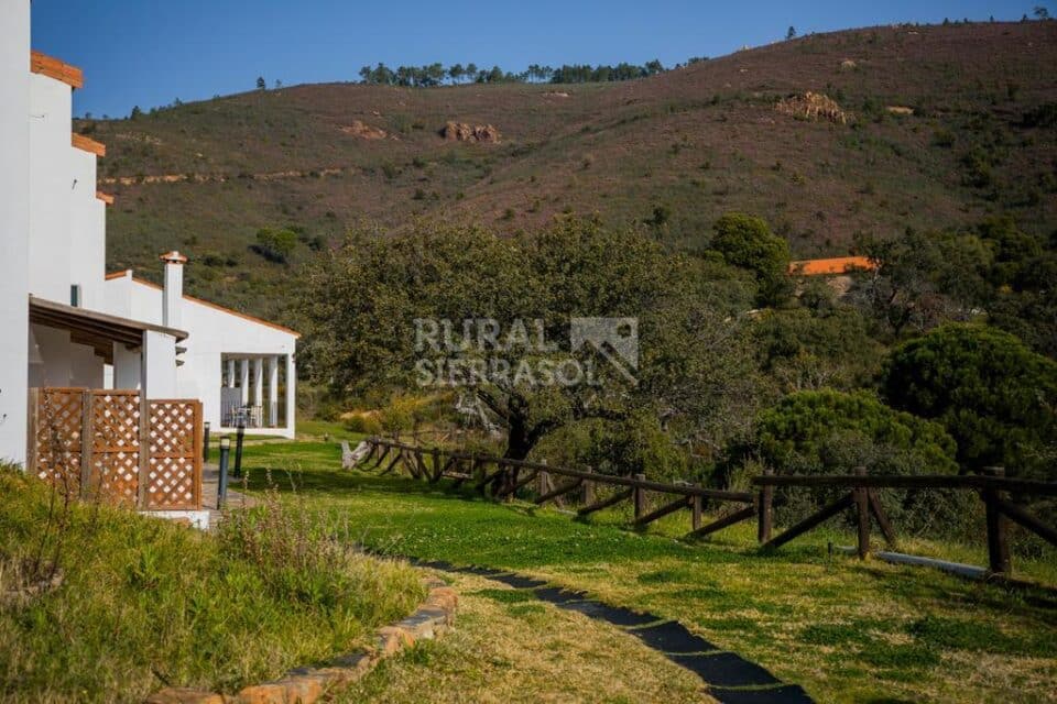 Complejo Rural en el Parque Natural de la Sierra de Aracena y Picos de Aroche, con piscina y restaurante - Imagen 36
