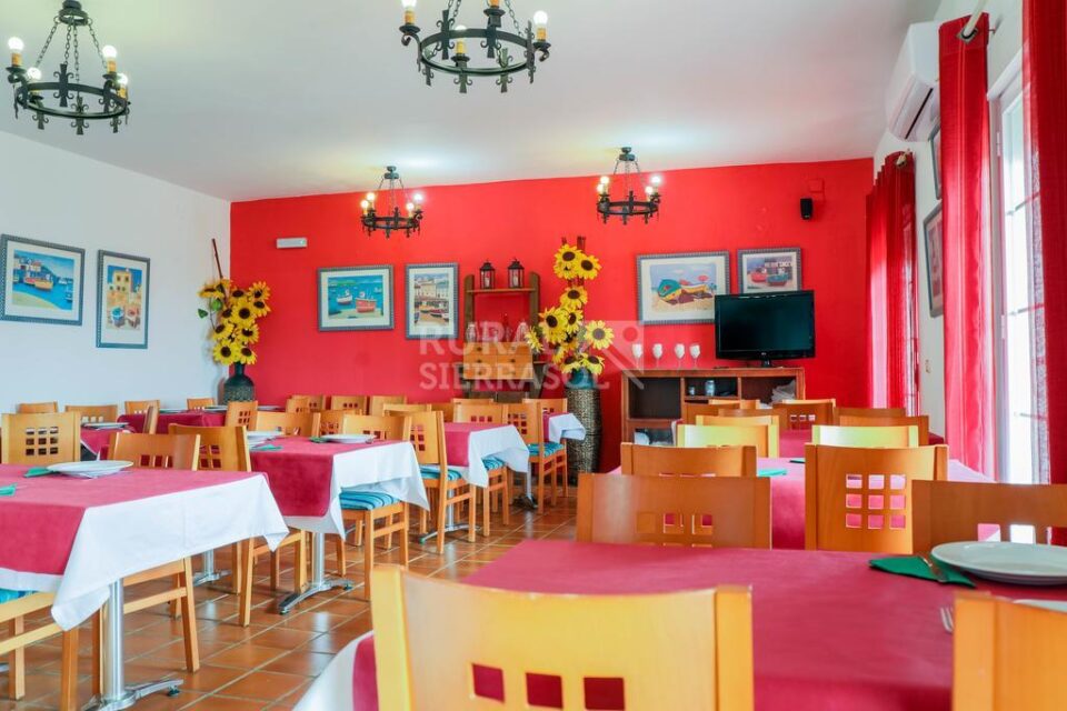 Complejo Rural en el Parque Natural de la Sierra de Aracena y Picos de Aroche, con piscina y restaurante - Imagen 85
