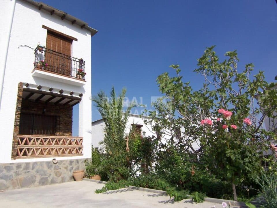 Preciosa Casa Rural en Válor, con bañera hidromasaje, calefacción central y chimenea - Imagen 35