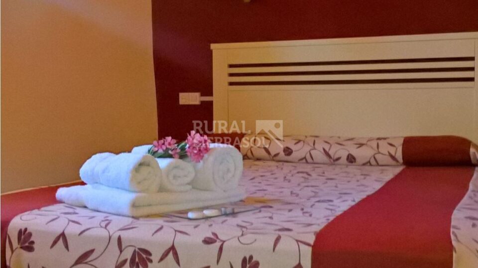 Cabaña Rural con piscina y aire acondicionado, en La Roca de La Sierra - Imagen 32