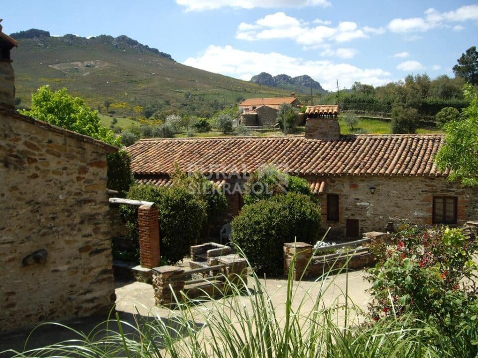 Magnífica Casa Rural en Valencia de Alcántara, con piscina y barbacoa - Imagen 36