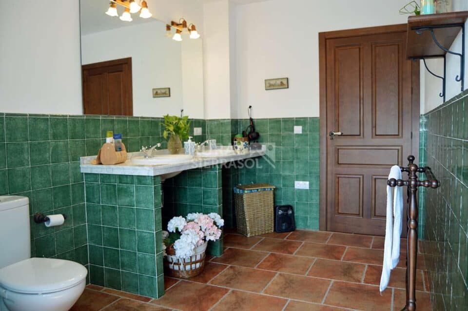 Espléndida Casa Rural en Hornachuelos, con piscina, barbacoa y aire acondicionado - Imagen 9