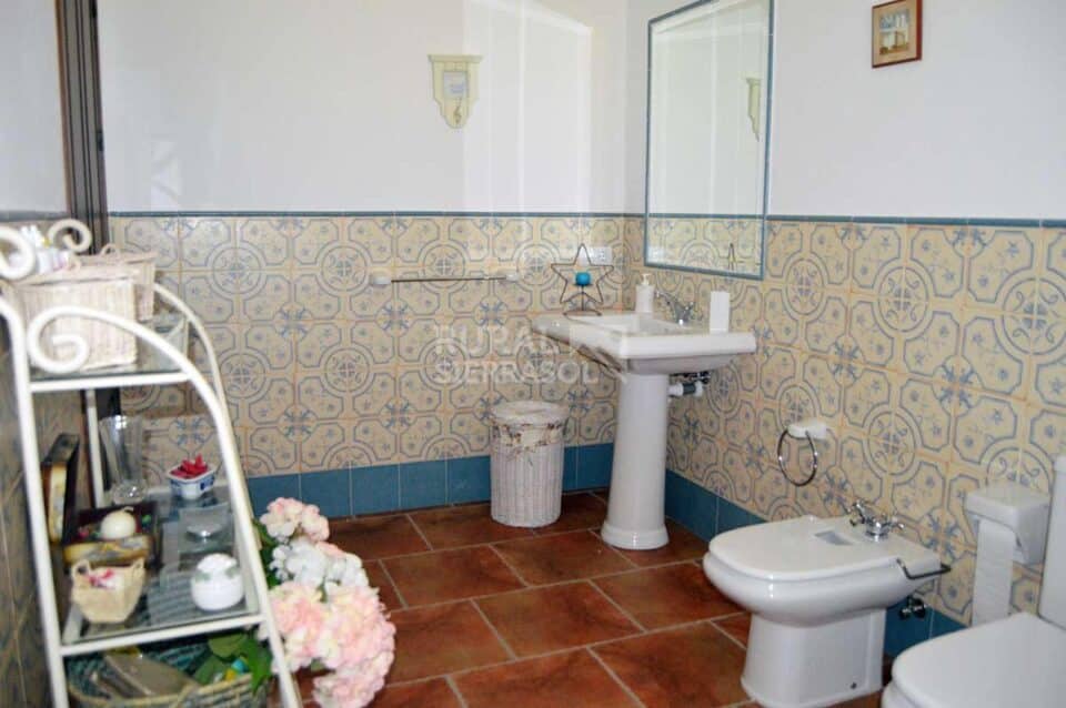 Espléndida Casa Rural en Hornachuelos, con piscina, barbacoa y aire acondicionado - Imagen 16