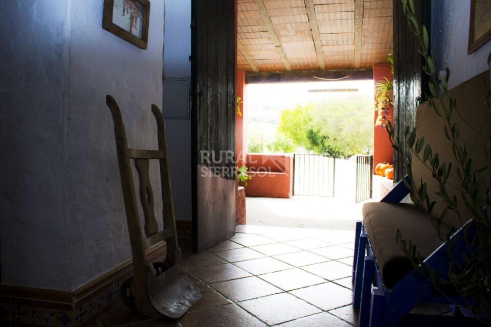 Centenaria Casa Rural en plena naturaleza, con piscina, chimenea y barbacoa - Imagen 9