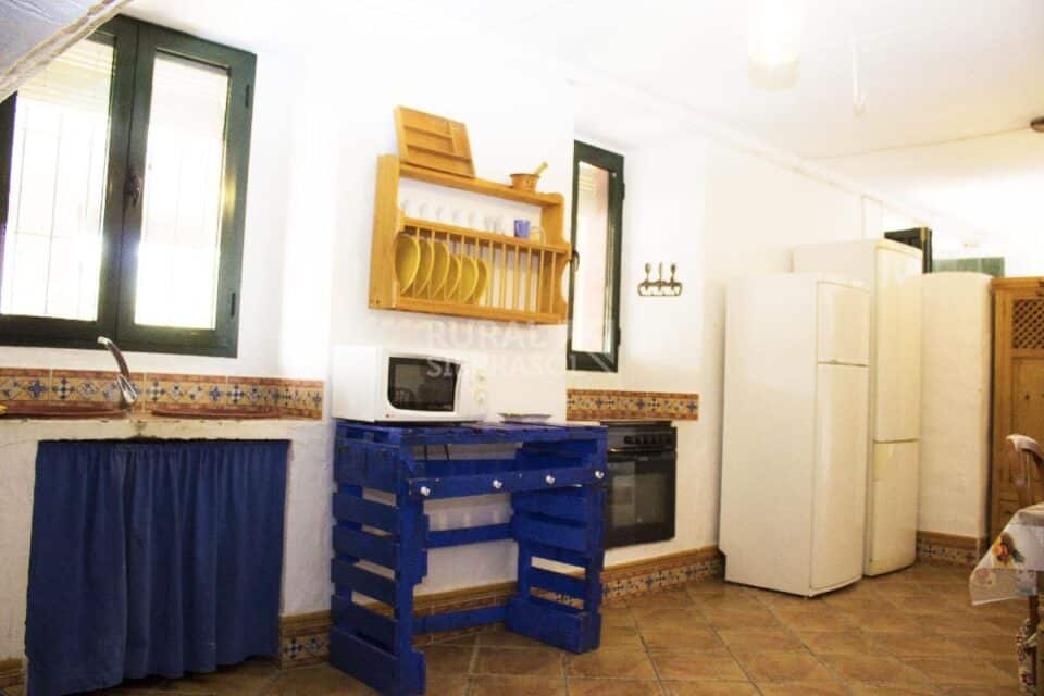 Centenaria Casa Rural en plena naturaleza, con piscina, chimenea y barbacoa - Imagen 12