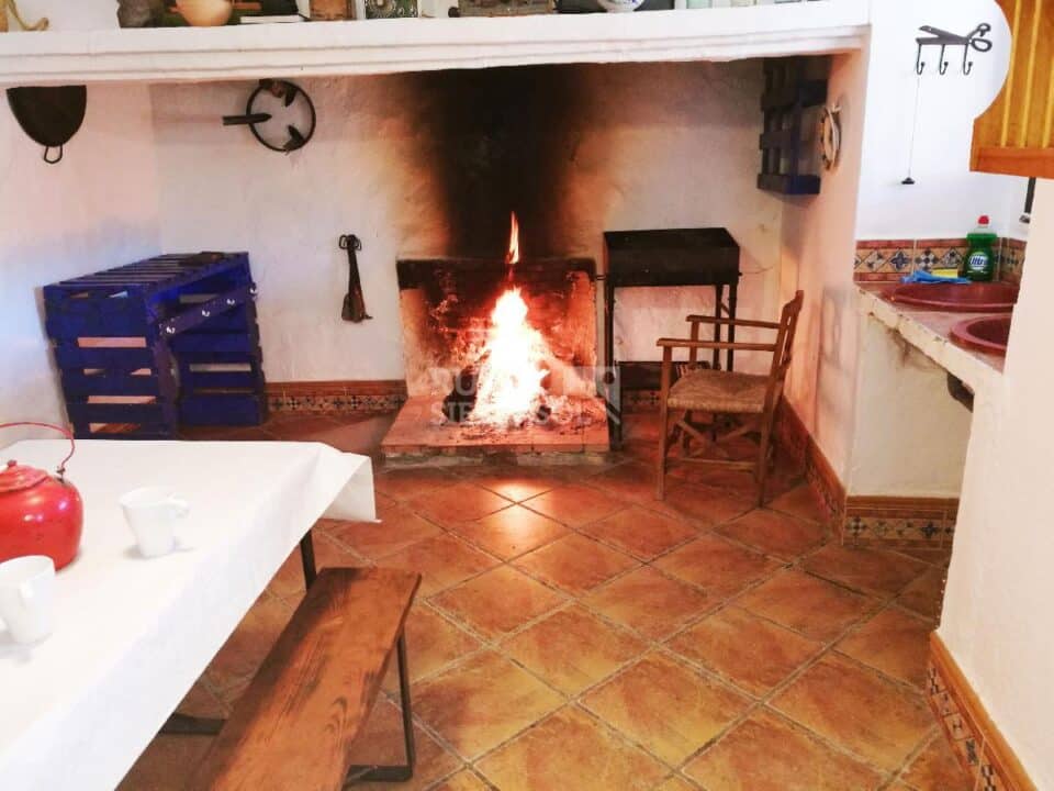 Centenaria Casa Rural en plena naturaleza, con piscina, chimenea y barbacoa - Imagen 19