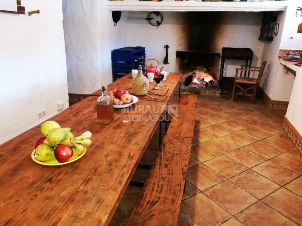 Centenaria Casa Rural en plena naturaleza, con piscina, chimenea y barbacoa - Imagen 23
