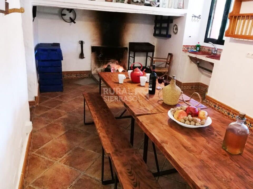 Centenaria Casa Rural en plena naturaleza, con piscina, chimenea y barbacoa - Imagen 24