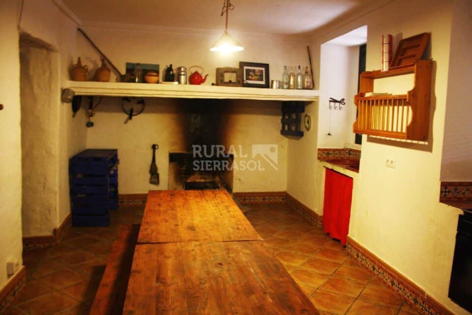 Centenaria Casa Rural en plena naturaleza, con piscina, chimenea y barbacoa - Imagen 68
