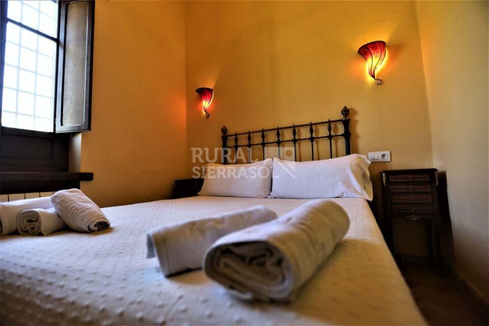 Maravillosa Casa Rural en Cazalla de la Sierra, con piscina, wifi y barbacoa - Imagen 16