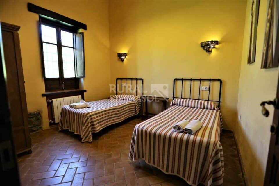 Maravillosa Casa Rural en Cazalla de la Sierra, con piscina, wifi y barbacoa - Imagen 19
