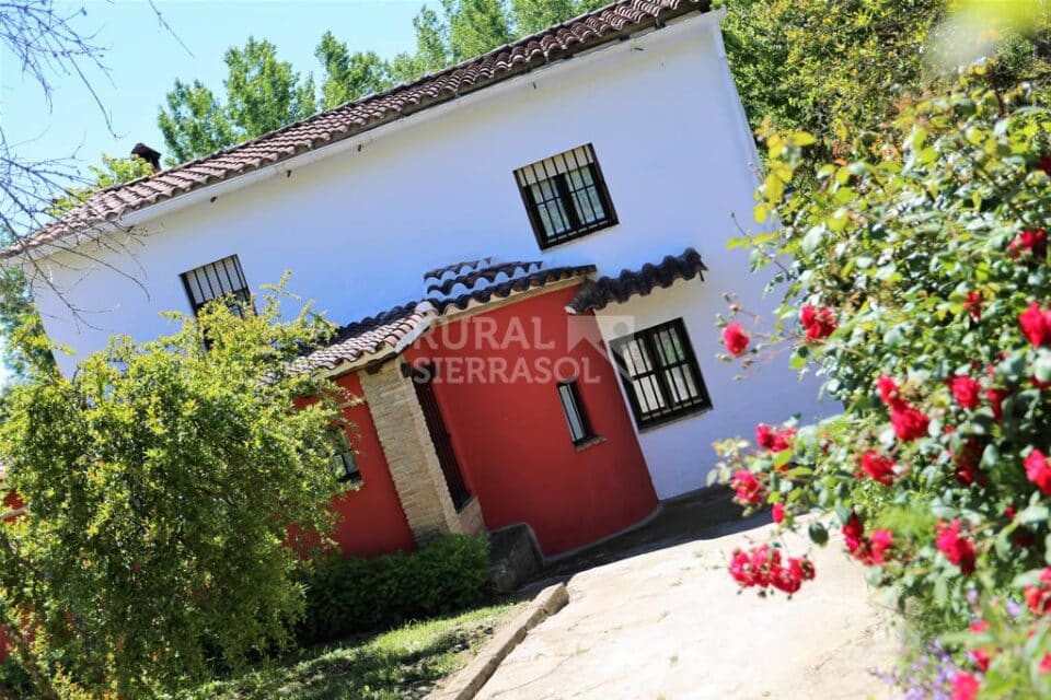 Encantadora Casa Rural en El Parque Natural Sierra Norte de Sevilla, con piscina, chimenea y barbacoa - Imagen 9