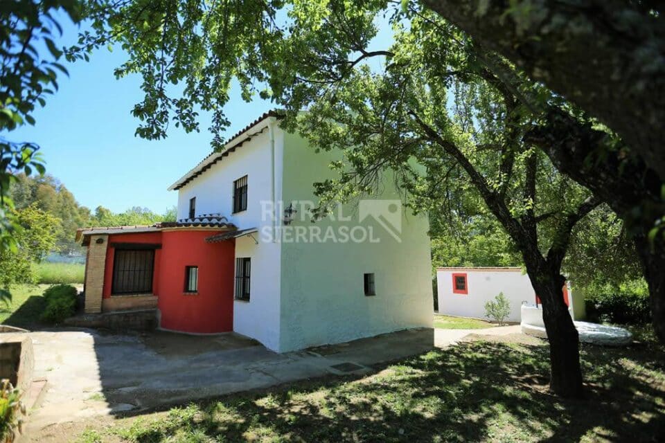 Encantadora Casa Rural en El Parque Natural Sierra Norte de Sevilla, con piscina, chimenea y barbacoa - Imagen 10