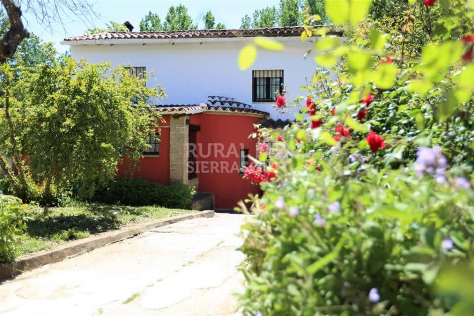 Encantadora Casa Rural en El Parque Natural Sierra Norte de Sevilla, con piscina, chimenea y barbacoa - Imagen 14