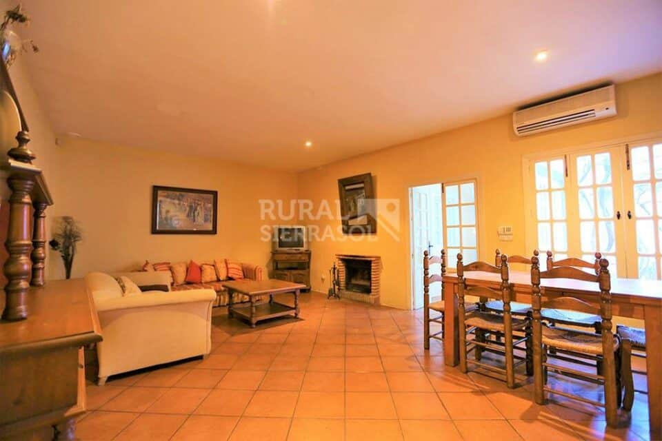 Majestuosa Casa Rural en Cazalla de la Sierra, con barbacoa, chimenea y wifi - Imagen 9