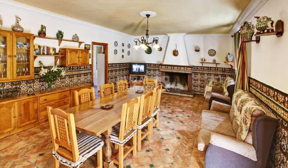 Maravillosa Casa Rural en Ubrique, con piscina y preciosas vistas a la sierra - Imagen 2