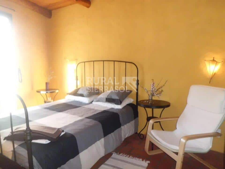 Acogedor Apartamento Rural en Ubrique con chimenea, wi-fi y columna hidromasaje - Imagen 4