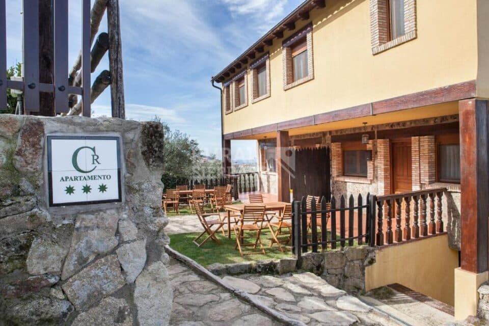 Acogedora Casa Rural en Casas del Monte, con piscina - Imagen 4