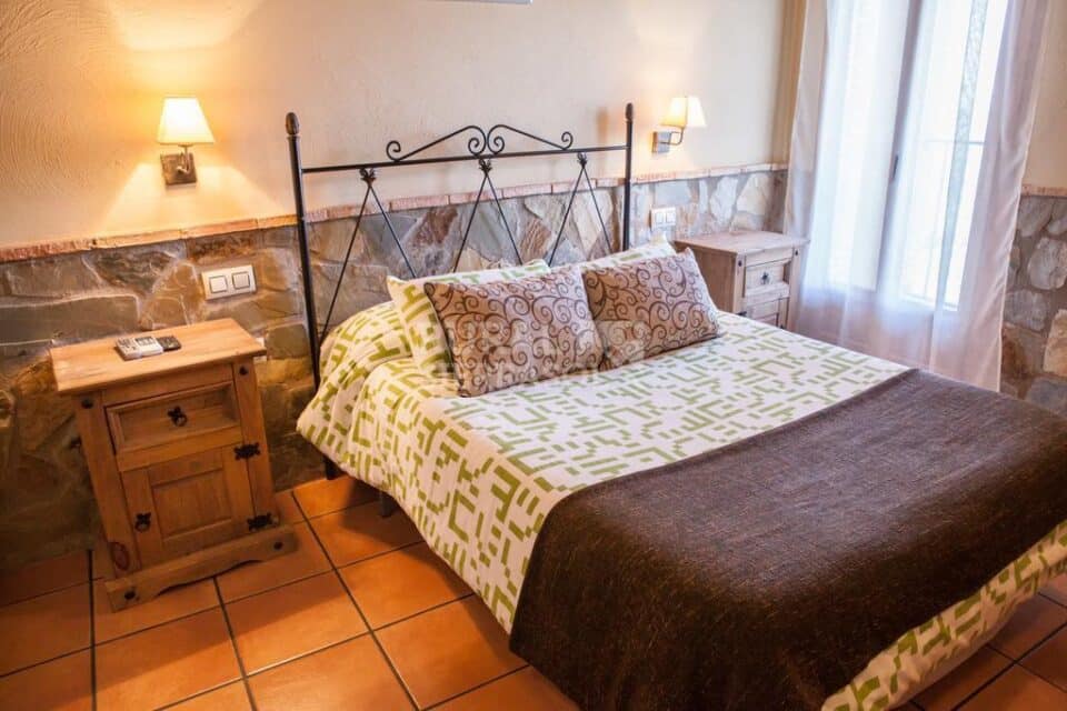 Acogedora Casa Rural en Casas del Monte, con piscina - Imagen 13