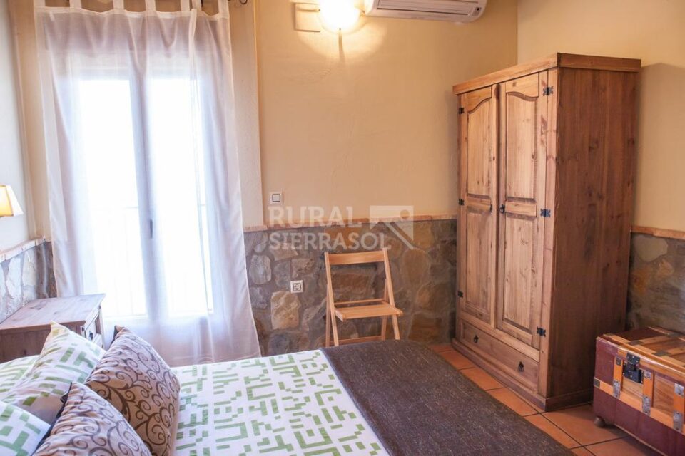 Acogedora Casa Rural en Casas del Monte, con piscina - Imagen 16