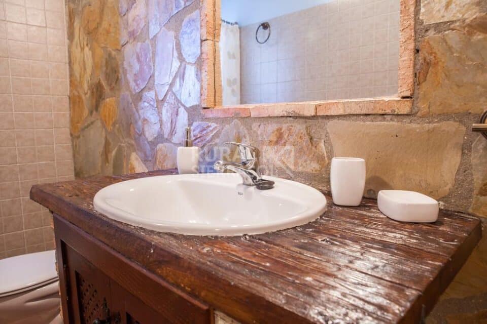Acogedora Casa Rural en Casas del Monte, con piscina - Imagen 18