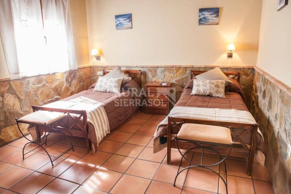 Acogedora Casa Rural en Casas del Monte, con piscina - Imagen 19