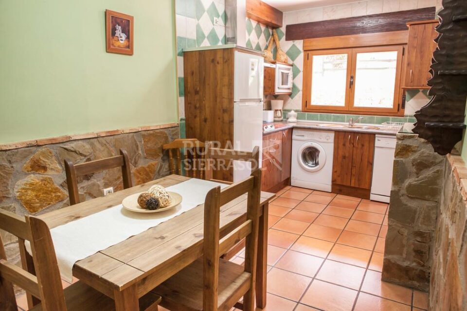 Estupenda Casa Rural en Casas del Monte, con piscina y wifi - Imagen 12