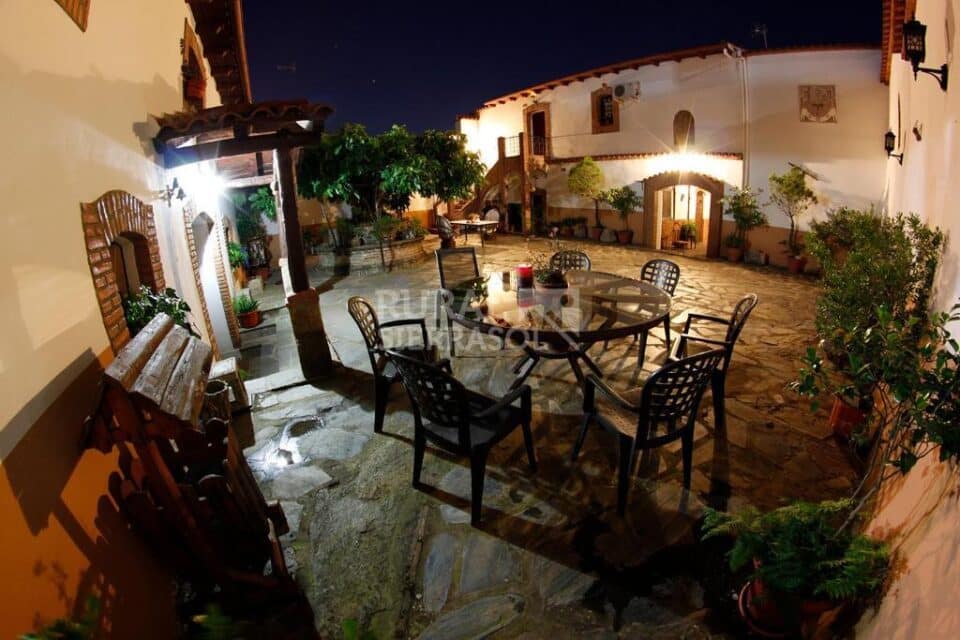 Elegante Apartamento Rural con amplio jardín, en Malpartida de Plasencia - Imagen 28