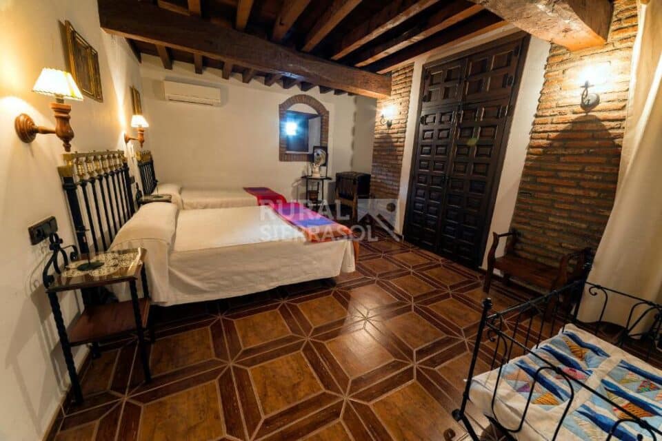 Elegante Apartamento Rural con amplio jardín, en Malpartida de Plasencia - Imagen 34