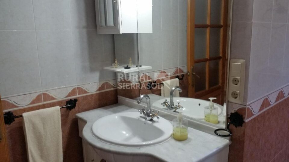 Amplia Casa Rural con piscina y amplio jardín, en Ubrique - Imagen 7
