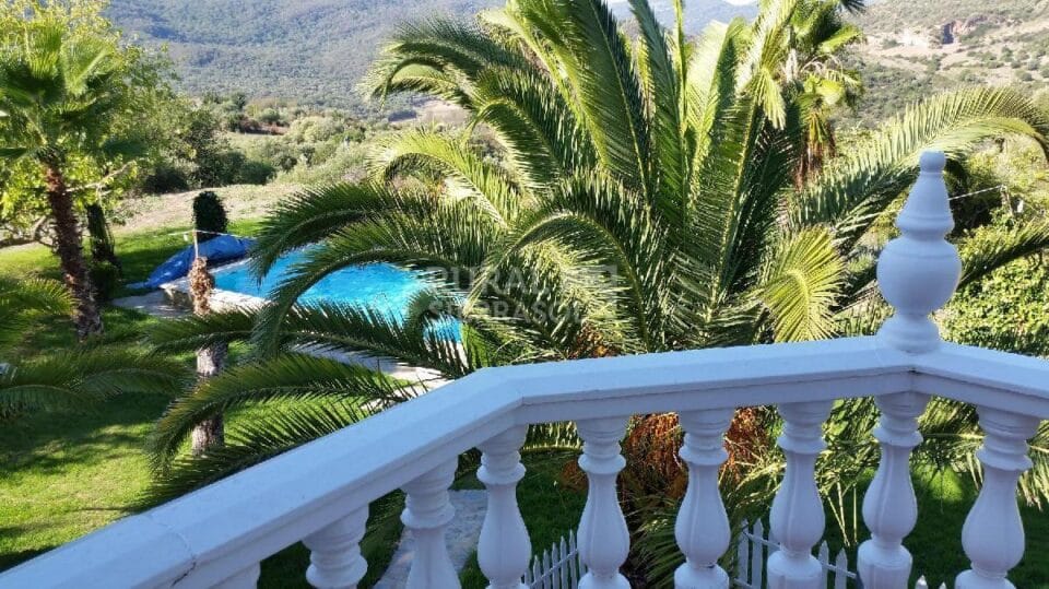 Amplia Casa Rural con piscina y amplio jardín, en Ubrique - Imagen 15