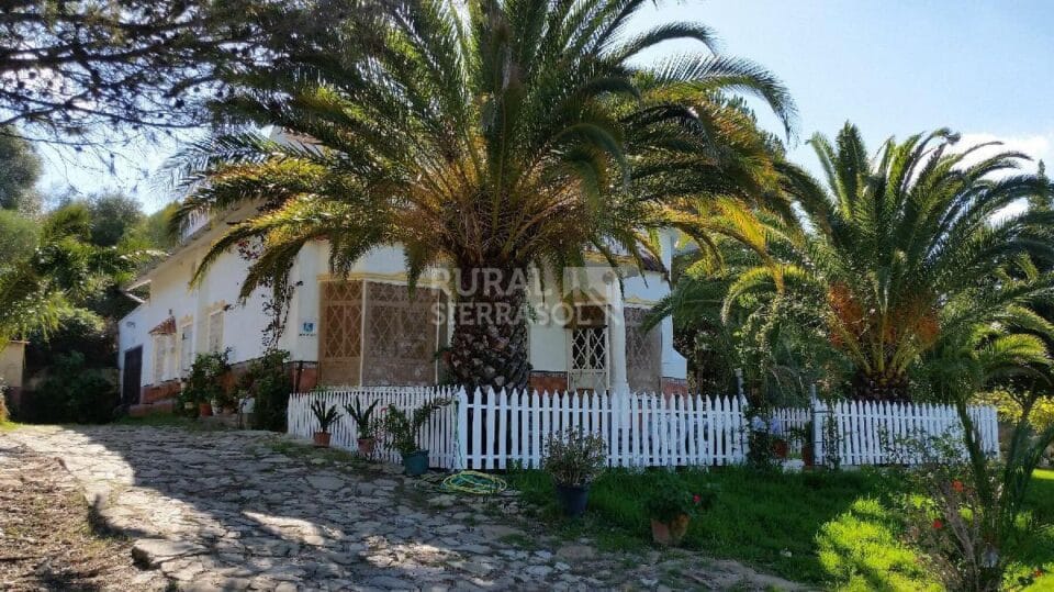 Amplia Casa Rural con piscina y amplio jardín, en Ubrique - Imagen 18
