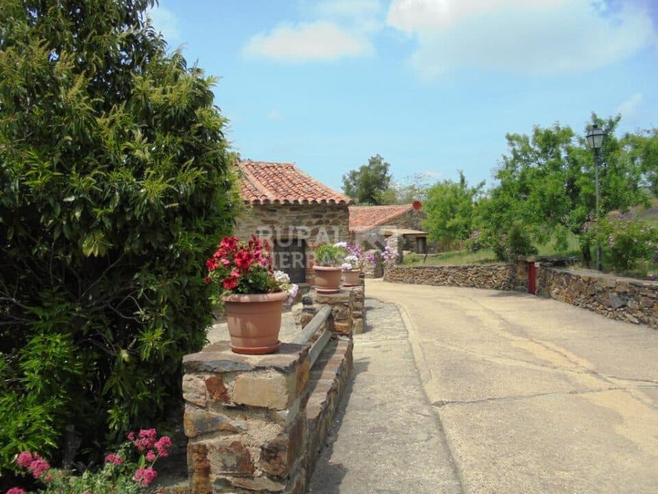 Preciosa Casa Rural en Valencia de Alcántara, con piscina aire acondicionado y wifi - Imagen 47