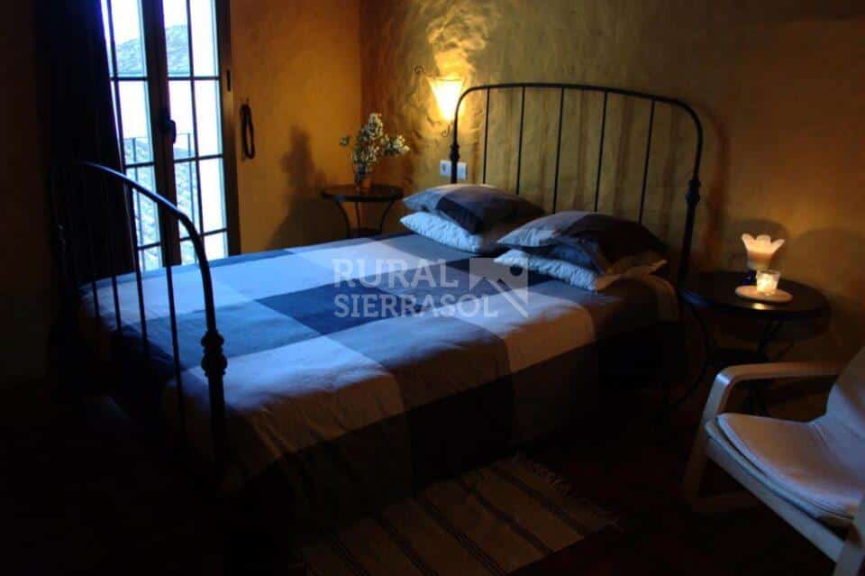 Acogedor Apartamento Rural en Ubrique con chimenea, wi-fi y columna hidromasaje - Imagen 6