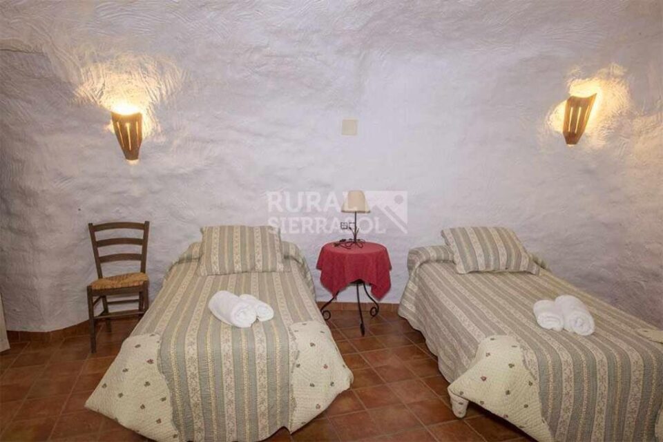 Amplia Casa Cueva con chimenea y calefacción, en Galera - Imagen 6