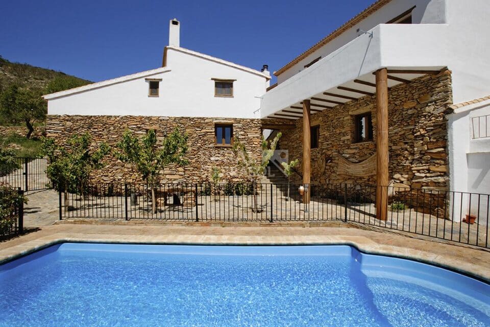 Preciosa Casa Rural en Laroya, con piscina, barbacoa y wifi - Imagen 15