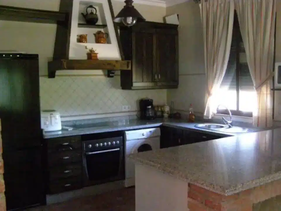 Maravillosa Casa Rural en Posadas, con piscina, aire acondicionado y barbacoa - Imagen 9