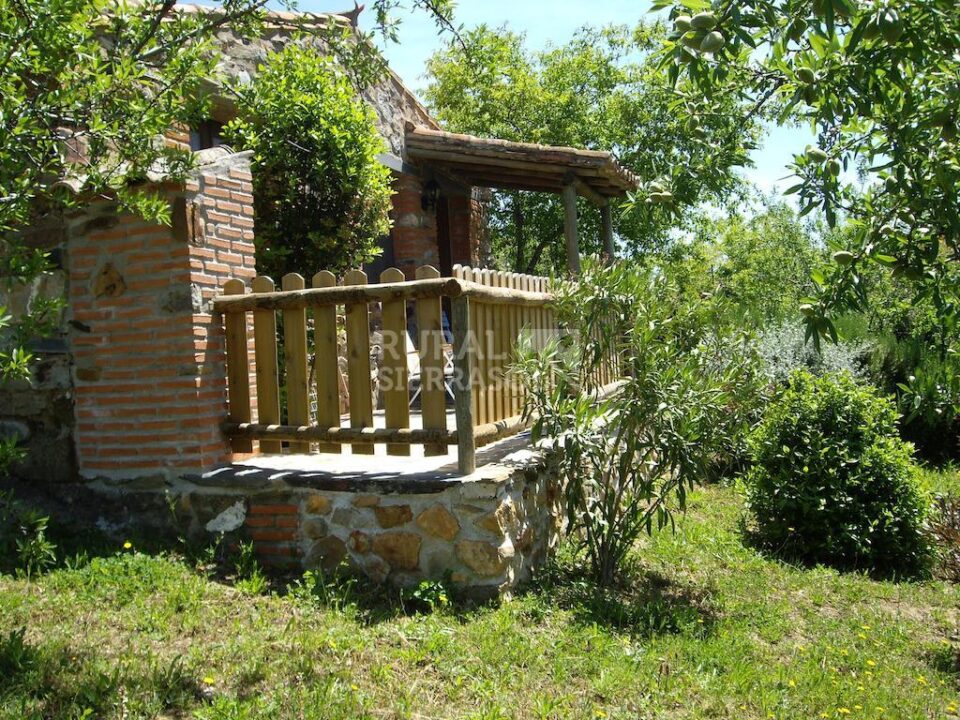 Acogedora Casa Rural en plena Naturaleza, con amplio jardín - Imagen 8