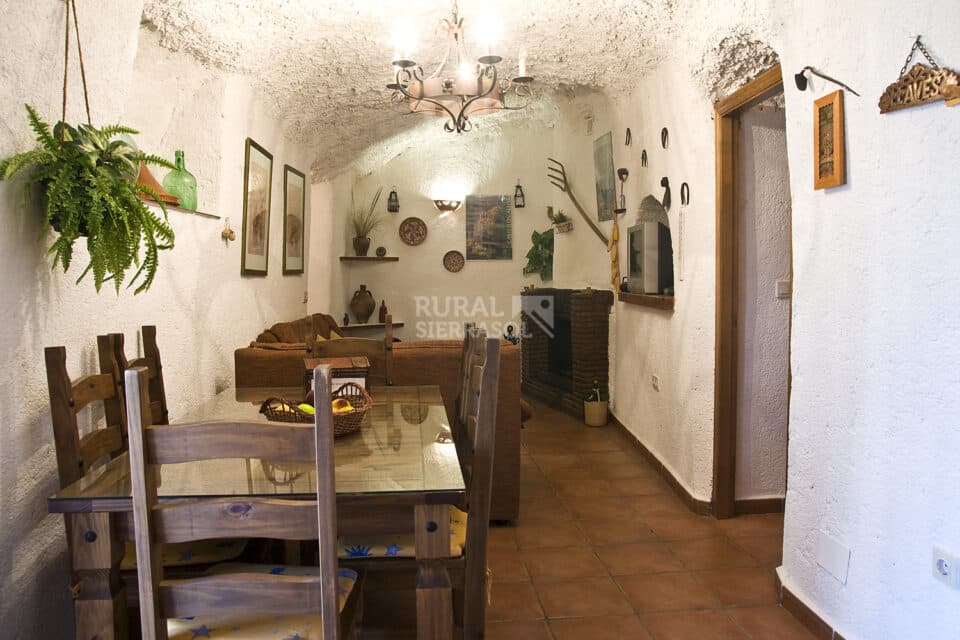 Acogedora Casa Cueva en Cuevas del Campo, con piscina y barbacoa - Imagen 9