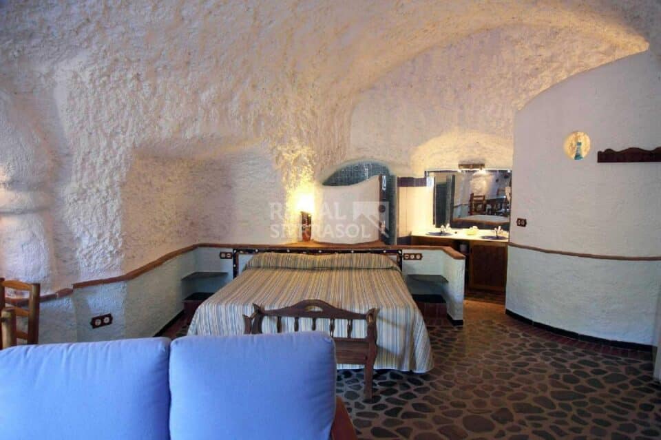 Acogedora Cueva tipo estudio en La Calahorra, con chimenea y piscina - Imagen 22
