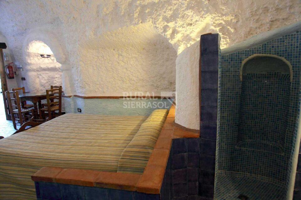 Acogedora Cueva tipo estudio en La Calahorra, con chimenea y piscina - Imagen 25