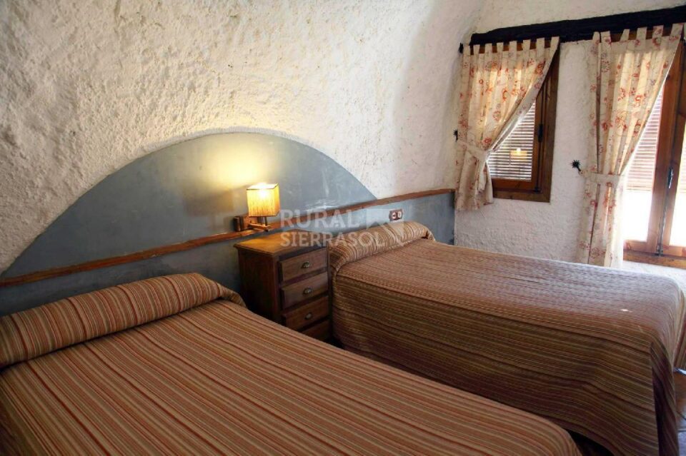 Acogedora Casa Cueva cerca del Puerto de la Ragua - Imagen 7