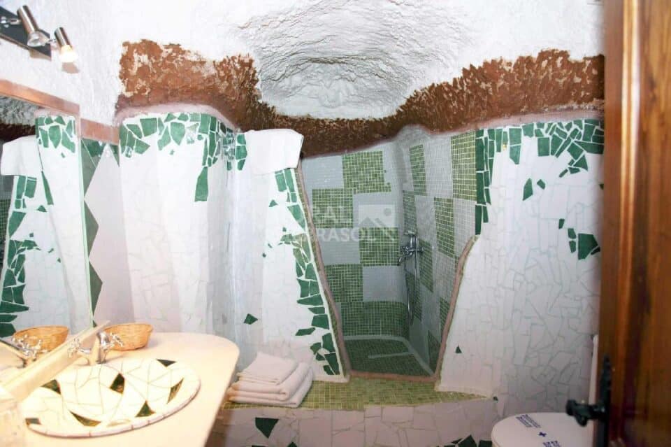 Amplia Casa Cueva en La Calahorra, con piscina y barbacoa - Imagen 6