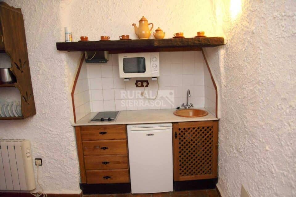 Amplia Casa Cueva en La Calahorra, con piscina y barbacoa - Imagen 9